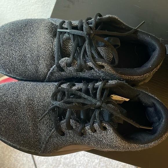 Puma grey and black sneakers size 7 - Picture 2 of 5